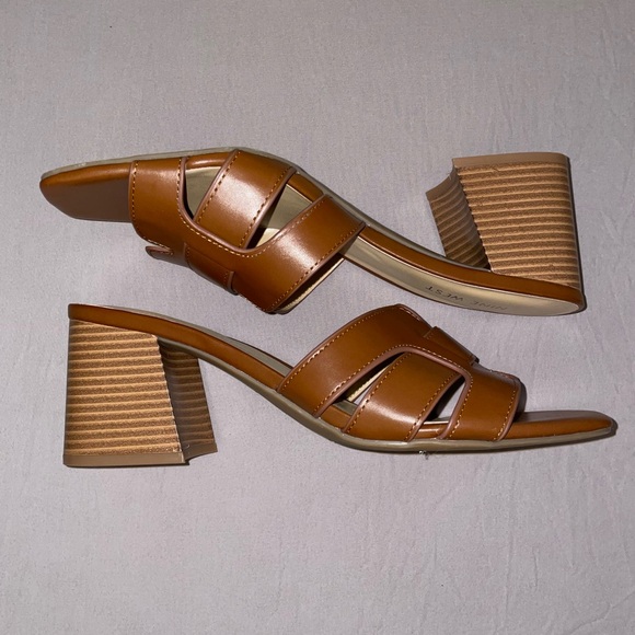 NWOT Nine West Brown Square Toe Pleather Block Heel Sandal Heels Size 10 ⭐️ - Picture 2 of 6